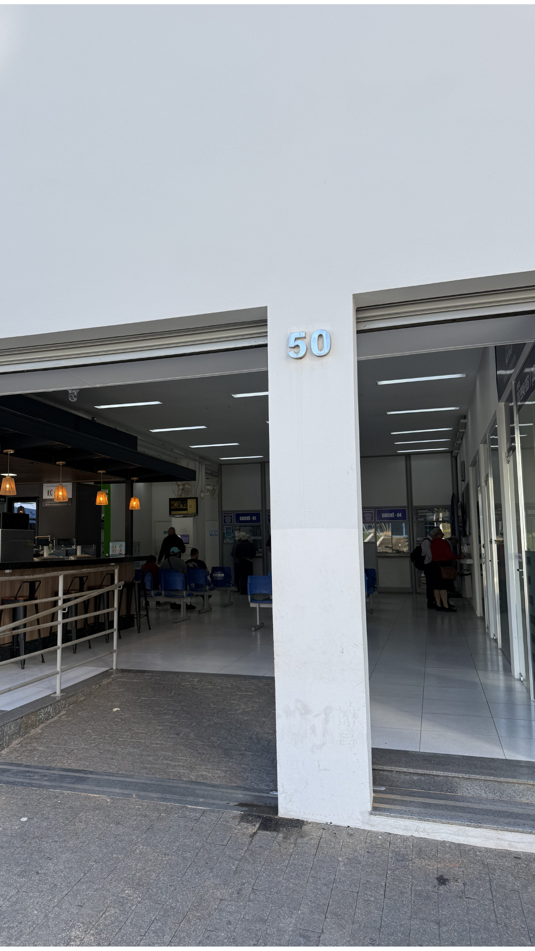 Entrada principal da Liska Lotérica, número 50